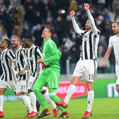 La Juve gana y mantiene el pulso al Nápoles