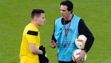 Emery charlando con Gameiro al final del entreno.