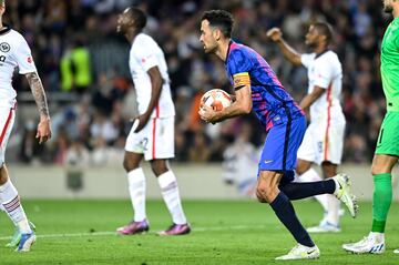 Busquets acercó al Barcelona al marcar el 1-3.