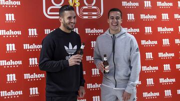 Koke y Lucas, durante el acto.