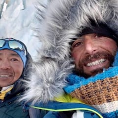 Alex Txikón mete velocidad para escalar el Everest invernal