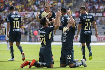 Después de tres jornadas sin conocer la victoria, América se impuso a Lobos BUAP por 0-2. Aunque los de Copa se quedaron lejos de verse apabullantes y de mostrar un futbol brillante, era necesaria un partido ganado que les permitiera volver al cuarto lugar de la tabla antes de la Fecha FIFA. Por parte de los licántropos, no se ve por dónde puedan mejorar su desempeño para evitar el descenso. El equipo que dirige Juan Francisco Palencia sólo tiene cuatro puntos en casi medio torneo y es último de la tabla de cocientes, muy lejos de su objetivo de puntos y del nivel de juego de un equipo de primera división.