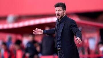 Simeone se lamenta contra el Mallorca.