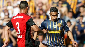 Te&oacute;filo Guti&eacute;rrez durante un partido con Rosario Central.