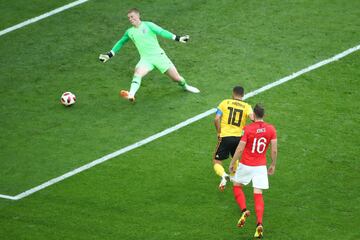 Hazard anotó el segundo gol del partido, aprovechando un pase de Kevin De Bruynee, batió por bajo a Jordan Pickford.