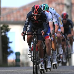 Ineos va a por todas en la Strade con Bernal y Kwiatkowski