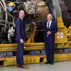 Schröder señala cómo quiere Putin solucionar la guerra