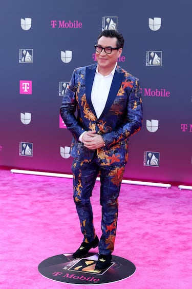 Luis Alfonso Borrego posa en la alfombra roja de los premios 'Lo Nuestro'.