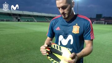 Koke muestra sus botas de la suerte para ganar el Mundial