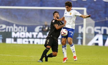 Un córner de Calatrava, que se fue abriendo, se convirtió antes de que se hubiera jugado el primer minuto del Zaragoza-Castellón, en el primer tanto del partido. Alberto Jiménez tuvo que recular para corregir su posición, antes de pegarla con la zurda y anotar el 0-1.