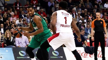 Piraeus (Greece), 20/04/2018.- Jamel Mclean of Olympiacos in action with Brandon Davies of Zalgiris Kaunas during the Euroleague match between Olympiacos and Zalgiris at Piece and Firendship Stadium in Piraeus, Greece, 20 April 2018 (Euroliga, Baloncesto,
