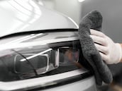 Adiós al clásico pulido de faros: este es el truco para limpiar los faros del coche de forma rápida y económica