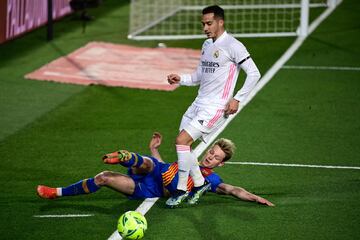 Lucas Vázquez y De Jong.