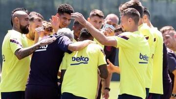 Pasillo de collejas para Setién y Semedo en una sesión distendida