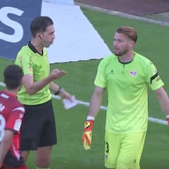 Final digno de Hitchcock en Riazor: penalti repetido por el VAR, remontada, otro penalti...