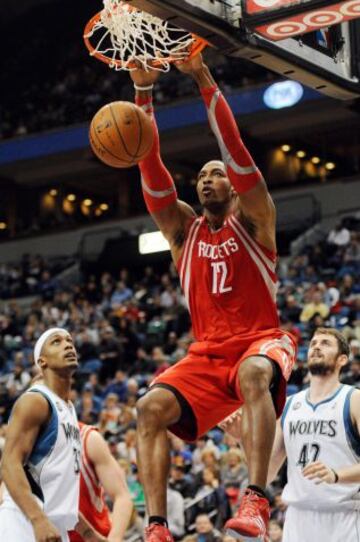 Dwight Howard, ante los Timberwolves.