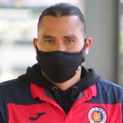 Gullit Peña llegó a El Salvador para ser presentado con FAS