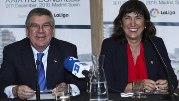 Tomas Bach, presidente del Comité Olímpico Internacional, y Marisol Casado, presidenta de la ITU y miembro del COI, en el XXIX Congreso de la Unión Internacional Triathlon (ITU).