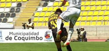 El feroz rodillazo de Falcón que terminó con un juvenil de Coquimbo en el hospital