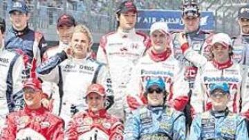 Todos los pilotos de la parrilla.