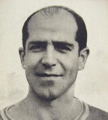 Ele usava a camisa Alavez até 1928 a 1933. Ele tocou com um Atlético, que estava jogando de 1939 a 1941.