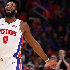 La broma pesada de Drummond a un novato Dinwiddie: atarle a una silla y darle una ducha fría