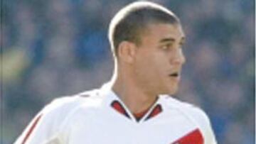 "Es un jugador joven, técnico, le gusta el buen fútbol y es un chaval muy responsable"