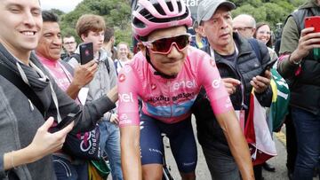 Carapaz: “No quise quitarme la camiseta rosa ni para dormir”