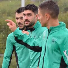 Paredes y Yuri regresan y Núñez se estrena en la lista