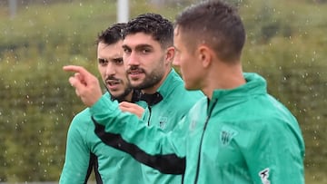 Paredes y Yuri regresan y Núñez se estrena en la lista