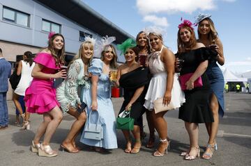 El Aintree Grand National es una competición ecuestre siendo la carrera de obstáculos más importante de las que se celebran en el Reino Unido. El Aintree Grand National es una competición ecuestre, la carrera de obstáculos más importante de las que se celebran en el Reino Unido. Se realiza en el hipódromo de Aintree en la ciudad de Liverpool.
