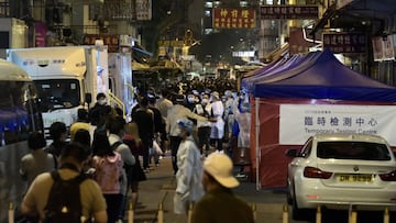 02 February 2021, China, Hong Kong: Residents of the 17 buildings that were blocked are wait to undergo the compulsory coronavirus (COVID-19) tests. Photo: -/TPG via ZUMA Press/dpa
 02/02/2021 ONLY FOR USE IN SPAIN