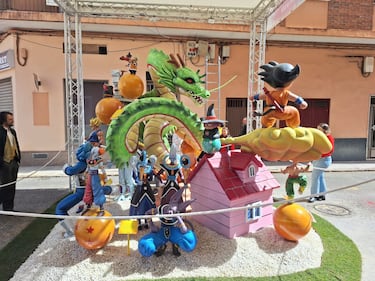 Una falla de Valencia rinde un espectacular homenaje a ‘Dragon Ball’ y consigue un tercer premio