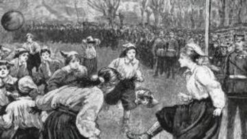 Imagen del primer partido del fútbol femenino