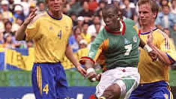<b>MOMENTO HISTÓRICO.</B> Con este disparo Henri Camara consiguió el segundo gol de oro de la historia.