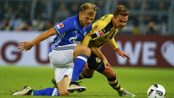 Football Soccer -  Borussia Dortmund v FC Schalke 04 - German Bundesliga - Signal Iduna Park arena, Dortmund, Germany - 29/10/16 - Dortmund&#039;s Mario Goetze and Schalke&#039;s Johannes Geis in action.  REUTERS/Thilo Schmuelgen  DFL RULES TO LIMIT THE ONLINE USAGE DURING MATCH TIME TO 15 PICTURES PER GAME. IMAGE SEQUENCES TO SIMULATE VIDEO IS NOT ALLOWED AT ANY TIME. FOR FURTHER QUERIES PLEASE CONTACT DFL DIRECTLY AT + 49 69 650050.  