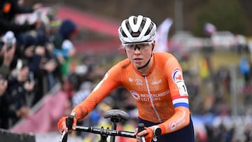 Van Empel, de Visma - Lease a Bike, se proclama campeona del mundo de ciclocross por segunda vez en su carrera en Tabor.
