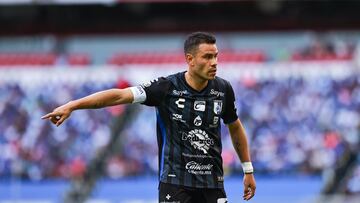 Pablo Barrera durante el partido contra Cruz Azul.