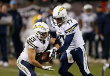 Los Chargers comenzaron el ¨²ltimo cuarto empe?ados en aumentar diferencias, y protagonizaron un drive un bastante largo en el que destac¨® Danny Woodhead al protagonizar gran parte de las jugadas. El menudo RB finaliz¨® con 55 yardas de carrera y otras 53 de recepci¨®n.