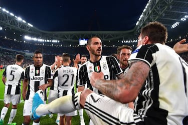 Juventus 2-1 Monaco Champions League semi-final: Mandzukic, Alves, Mbappe goals, match report