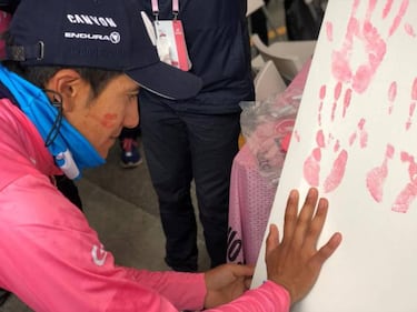 Carapaz: “No quise quitarme la camiseta rosa ni para dormir”