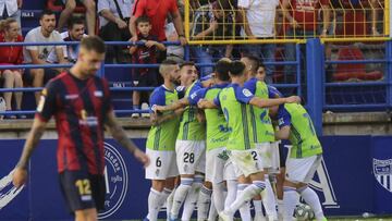 La Deportiva corta la racha triunfal del Extremadura