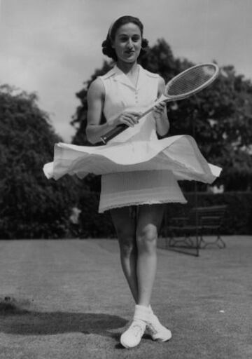1954: Dorothy Levine.