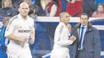 <b>UN CAMBIO PARA DEFENDER EL RESULTADO</b>. Luxemburgo quitó a Ronaldo para dar entrada a Gravesen.