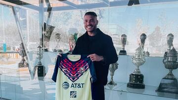 Jonathan Dos Santos presume la camiseta del América