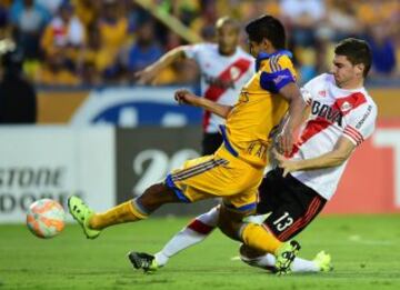 Hugo Ayala (L) of Mexico's Tigres vies for the ball with Lucas Alario (R) of Argentina's River Plate, during their Libertadores Cup first leg final, at the Universitario Stadium, in Monterrey, Nuevo Leon State, Mexico, on July 29, 2015. AFP PHOTO/RONALDO SCHEMIDT