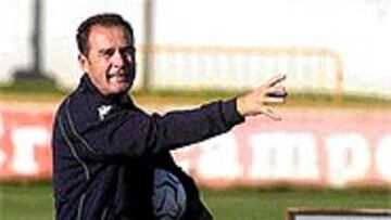 <B>INQUIETO</B>. Víctor Fernández espera recuperar a muchos jugadores que arrastran molestias.