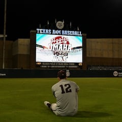 Who plays today at the NCAA College World Series?