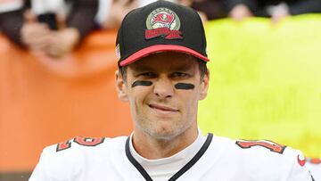 CLEVELAND, OHIO - NOVEMBER 27: Tom Brady #12 of the Tampa Bay Buccaneers warms up before a game against the Cleveland Browns at FirstEnergy Stadium on November 27, 2022 in Cleveland, Ohio. (Photo by Nick Cammett/Getty Images)