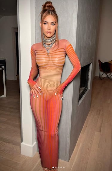 Ester Exp車sito, con un vestido efecto desnudo que lucieron antes Megan Fox y Kylie Jenner